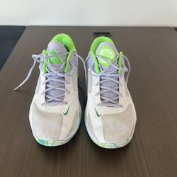 Nike Men’s Size 13 Basketball Shoes