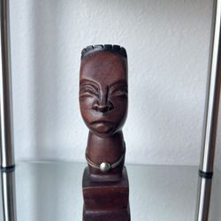 🤎 Miniature African Carved Wooden Bust with Metal Necklace 🌍