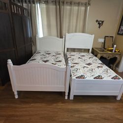 $125 EACH :Cama Individual Con Colchon/ Twin Size Bed With Mattress