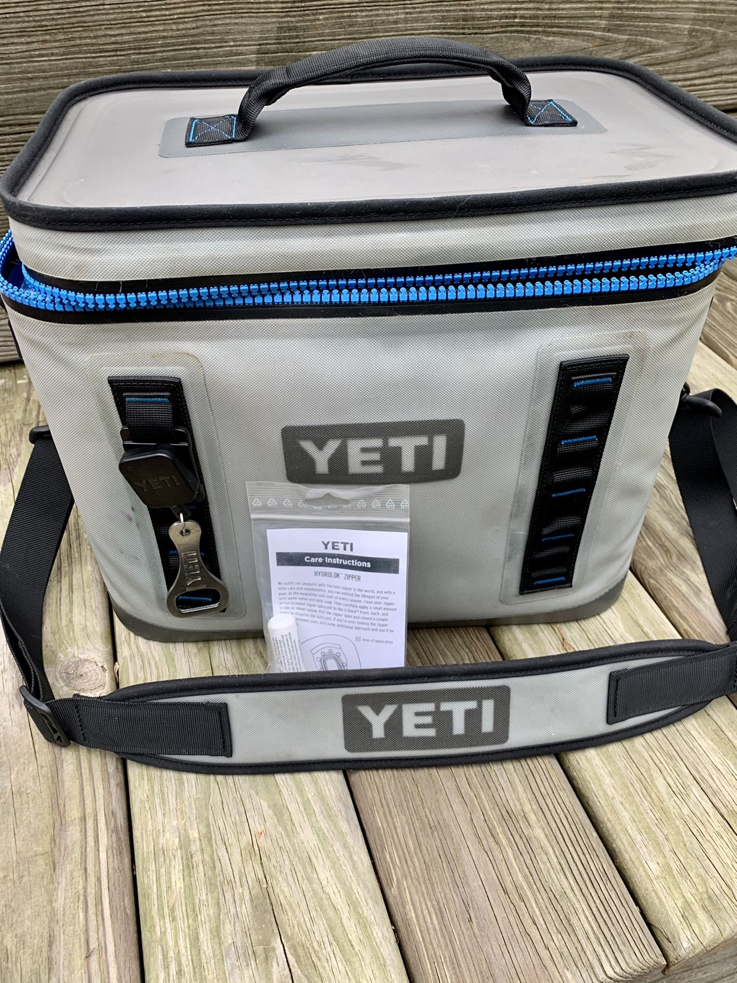 Yeti Hopper Flip 18 Soft Shell Cooler Clean Kit & Yeti Retractable