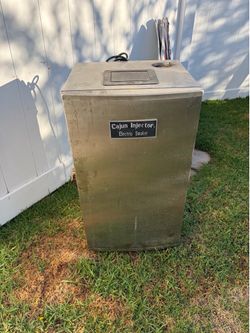 Cajun injector Electric Smoker Works Great