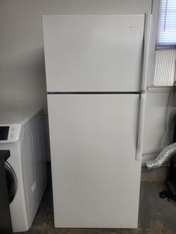 Whirlpool refrigerator (delivery available)