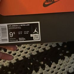 Jordan 11 Low Top Breads 