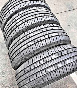 235/55/20 Michelin Selling a set of 4 tires in excellent condition 🫡