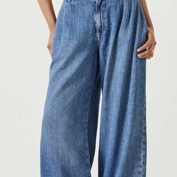 Zara Mid Rise Pleated Wide Leg Jeans