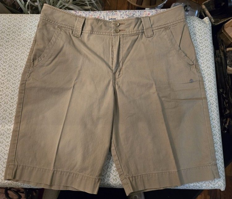 WB # 1006 Womens 10, Levi's, 100 % Cotton Short