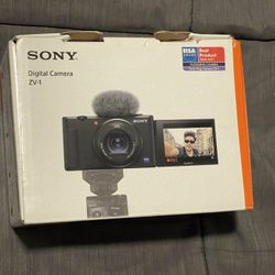 Sony - ZV-1 20.1-Megapixel 4k Digital Camera for Content Creators and Vloggers - Black
