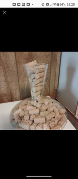 VINTAGE BEAUTIFUL CRYSTAL CLEAR UNIQUE SHAPED VASE FILLED WITH NEW 147 NATURAL COLOR CORKS