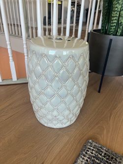 Ceramic Garden Stool with Lattice Pattern