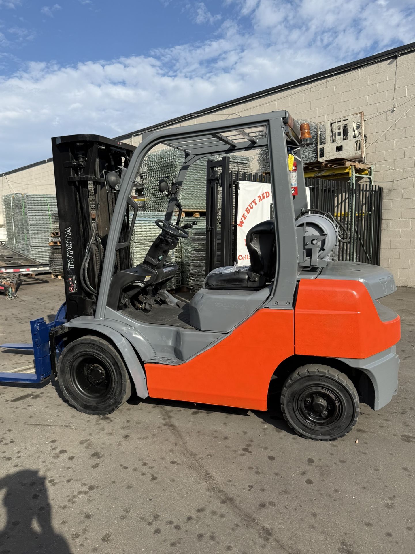Toyota Forklift 5000lb Runs Good