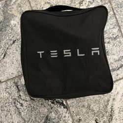 TESLA  Car  CHARGER 