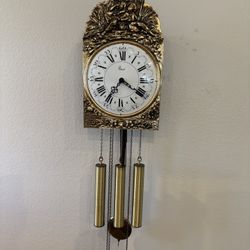 Colonial of Zeeland  Wall Clock  , Working and Chiming Every 15 Minutes .