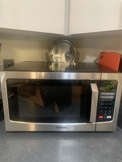 2021 Toshiba 1.1-cu ft 1000-Watt Countertop Microwave (Stainless Steel)
