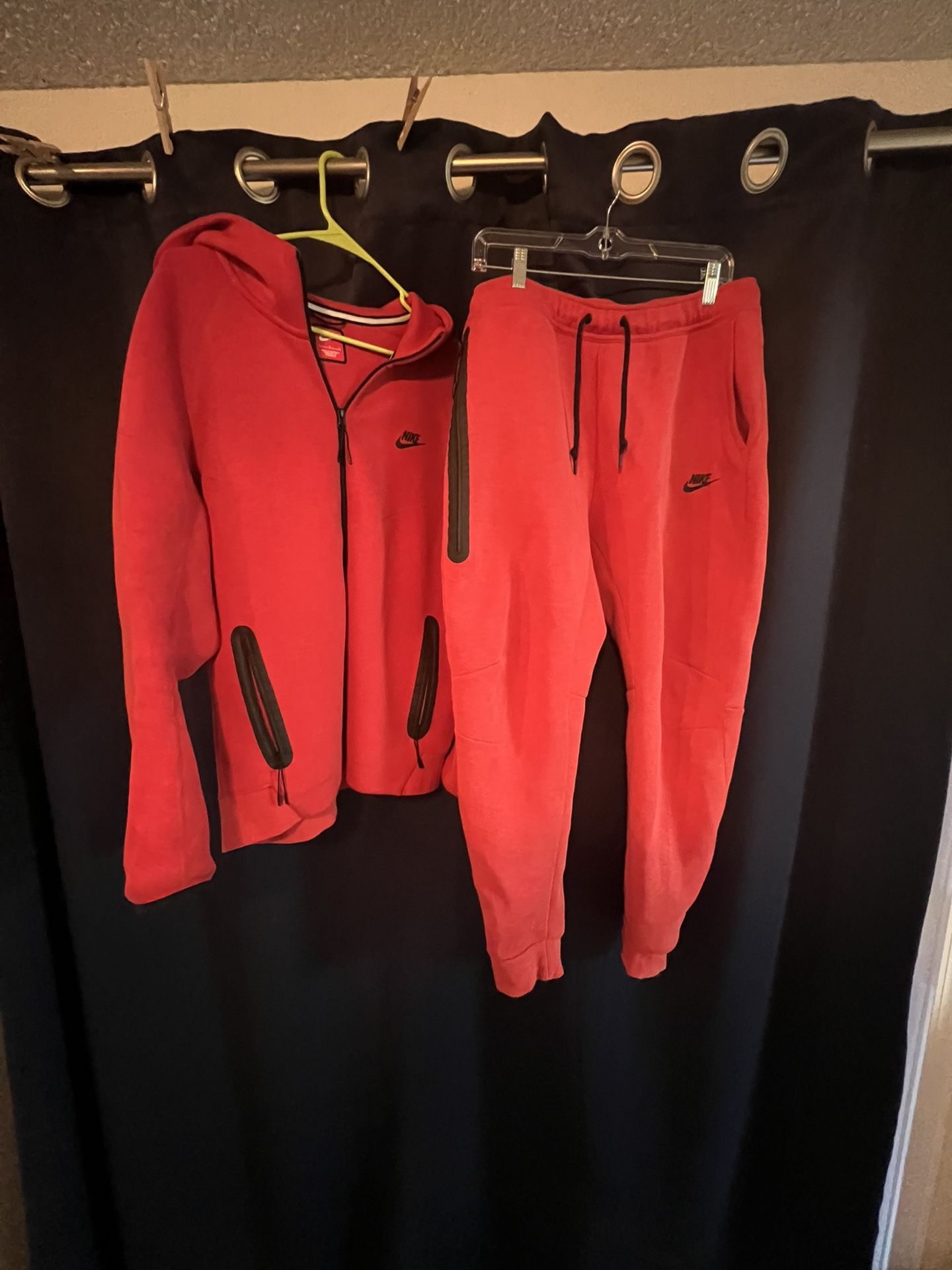 Red Nike Tech Full Set