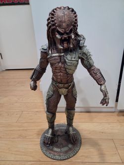 Predator 24 inches Figure