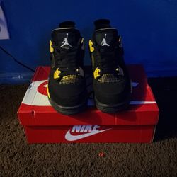 Jordan 4 Retro Thunder 