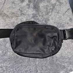 Black Lululemon Belt Bag 1L