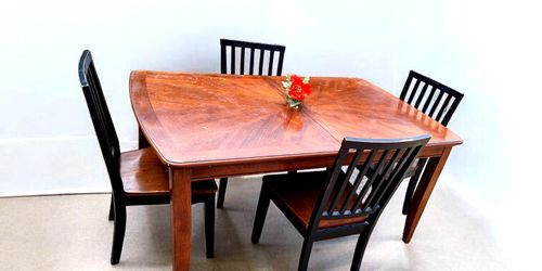 Really Nice Dining Table And Chairs