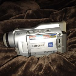 Samsung Digital Video Recorder With Tapes.