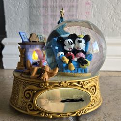 Disney Christmas Mickey And Minnie In Pluto Musical Snow Globe