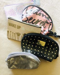 LOT of makeup bags (1 new, 4 used)