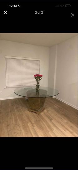 Circle dinning table