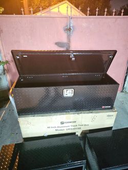 NEW TOOL BOX ALUMINUM 48X15x15" DIAMOND BLACK AND 36" AVAILABLE ALL INCLUDING 2 LOCK KEYS FOR ANY QUESTION TEXT ME PLEASE