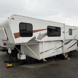 2010 TrailManor Pop Up 2720