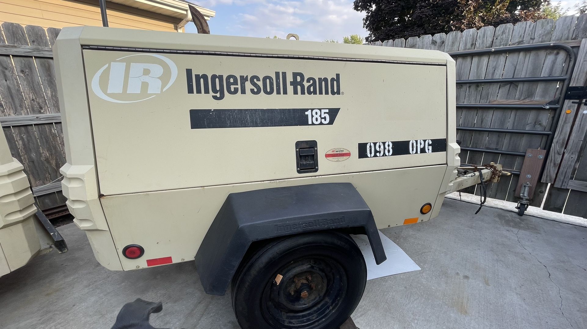 2005 Ingersoll Rand 185 Towable Air Compressor Low Hours