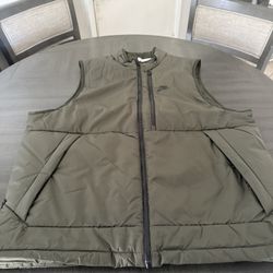 Nike Men’s Puffer Therma-Fit Vest