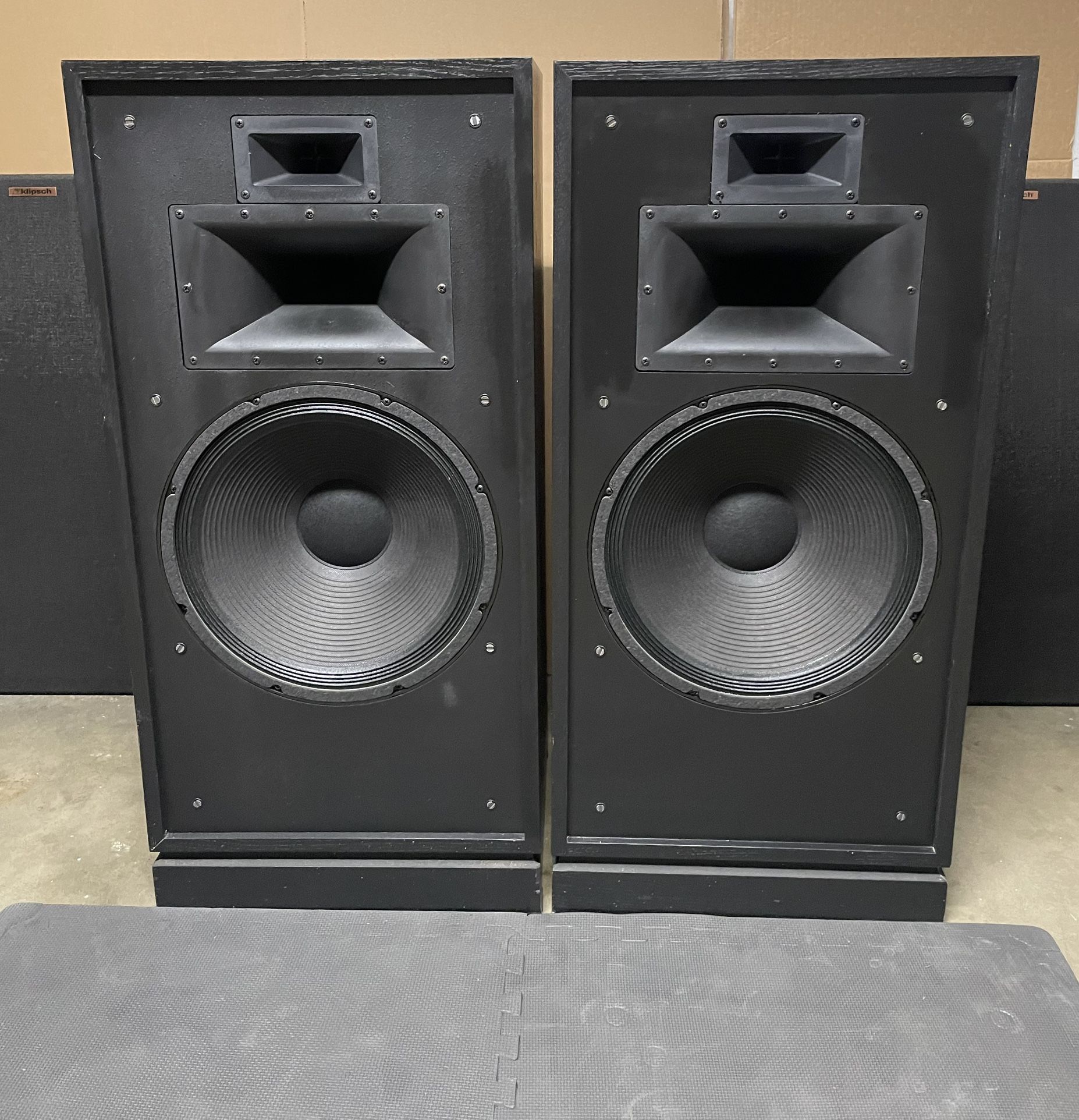 KLIPSCH Chorus II Floor Standing Speakers