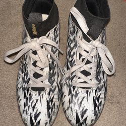 Boys Size 6 Soccer Cleats