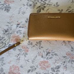 Michael Kors Jet Set Large Multifunction Phone Case Wallet