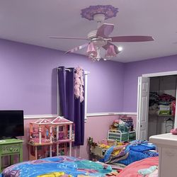 Girls Ceiling Fan With Medallion Trim 