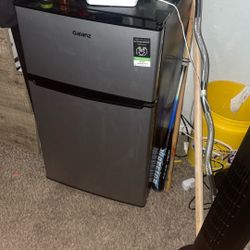 Galanz Mini Fridge