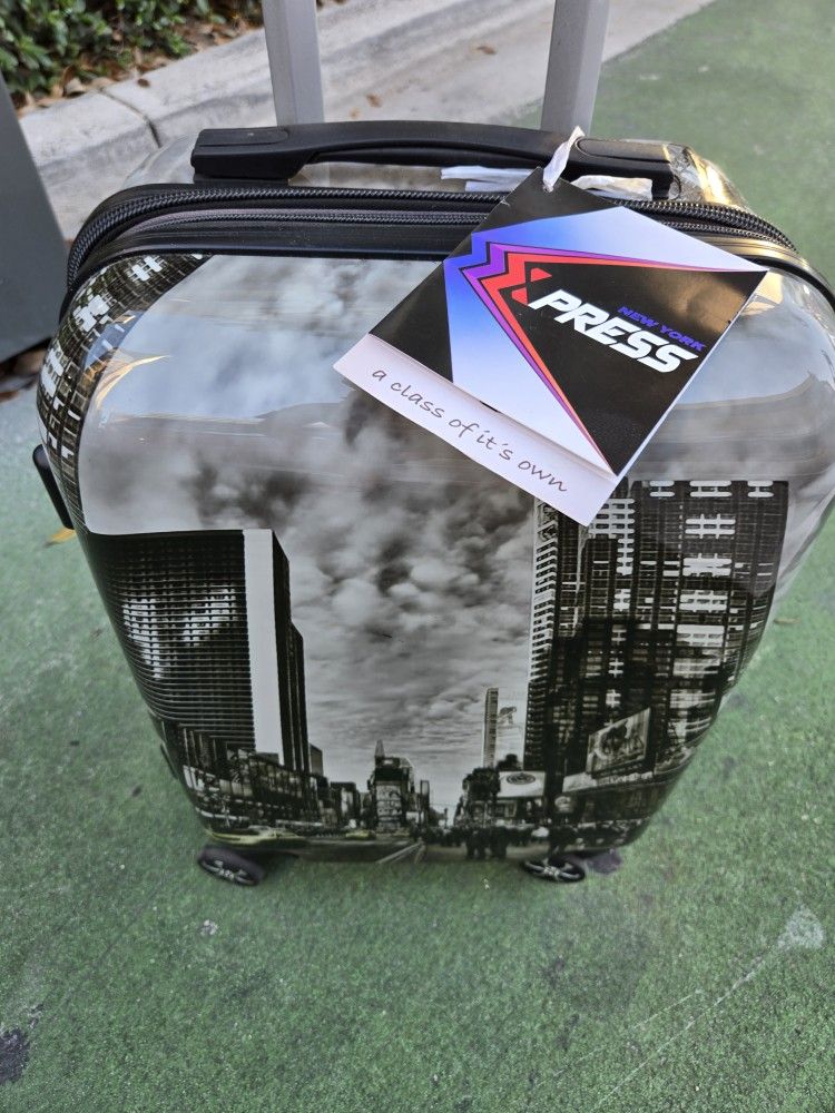 Travel Suitcase 20"Carry On 8Wheels Spinner Hard Shell New With Tags Combination Lock Extra Lightweight Expandable Waterproof Black Color