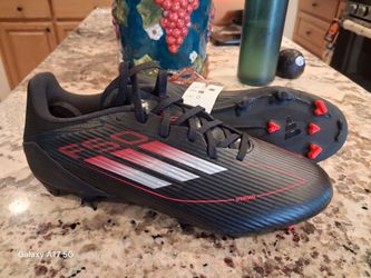 Soccer cleats us size 10.5