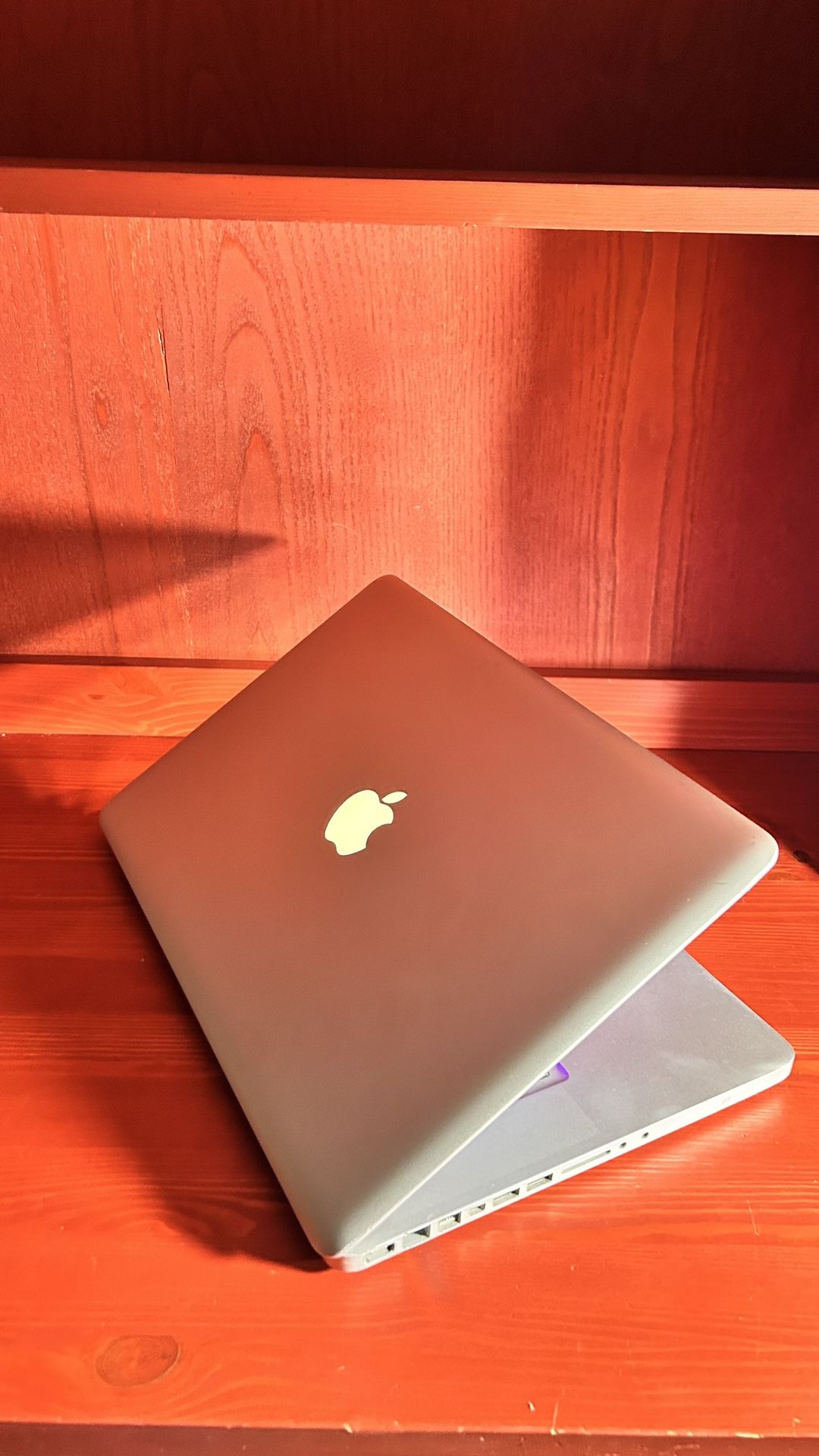 Apple MacBook Pro 15” I7/8GB/256GB SSD $160