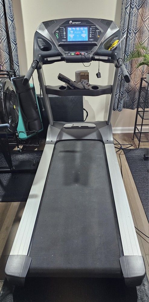 Spirit Fitness XT685 Treadmill