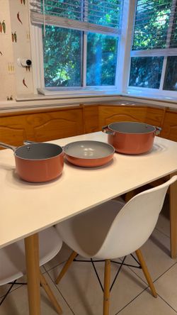 MUST GO: Caraway Cookware Set