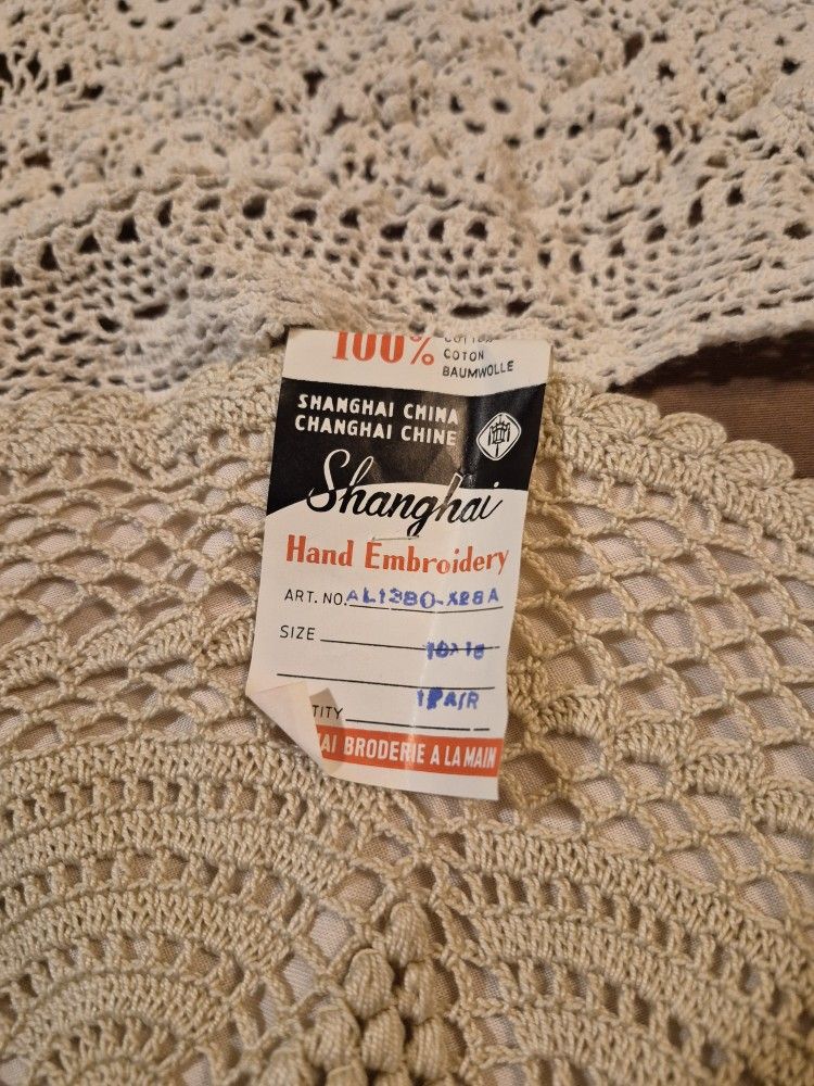 6 Pieces of vintage lace table, cloth