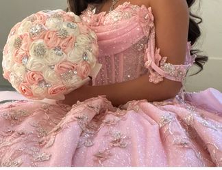Quince dress and ramo
