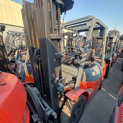 Toyota M7 Forklift Pneumatic 6000 Lbs 4 Stages