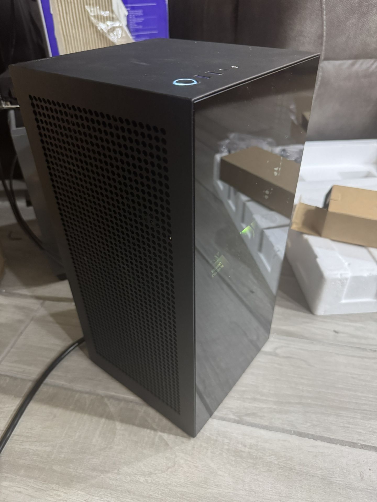 Brand new i7+9070xt mini itx gaming pc