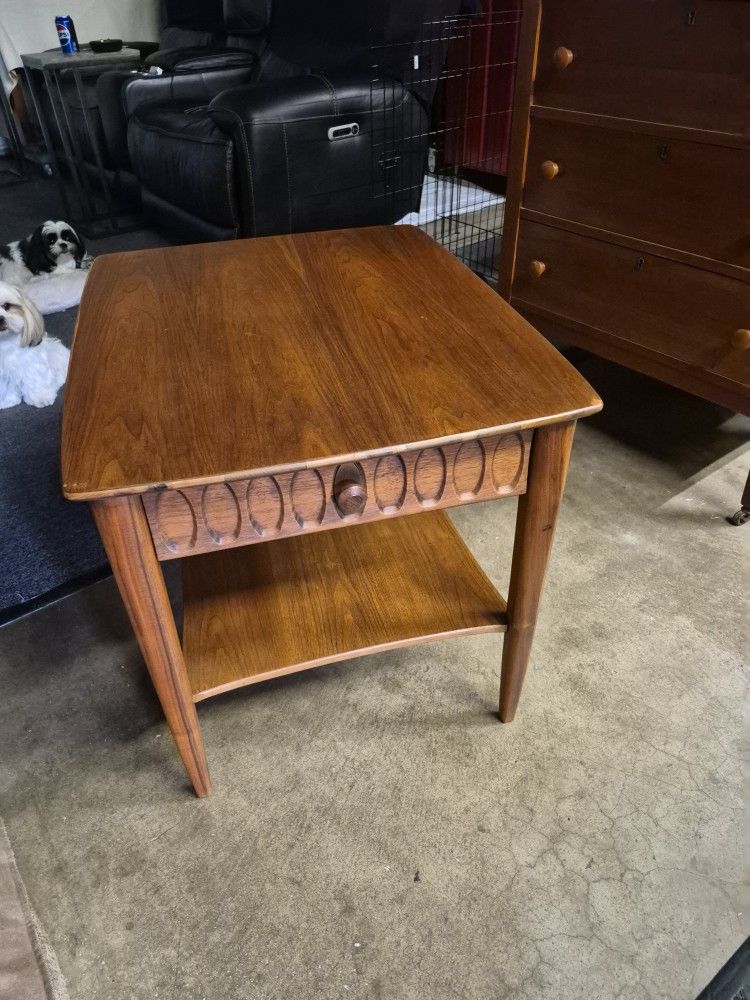 Mid-century Henredon End Table  /  Side Table