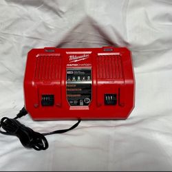 Milwaukee M18 Doble Rapid Charger Never Used Open Box
