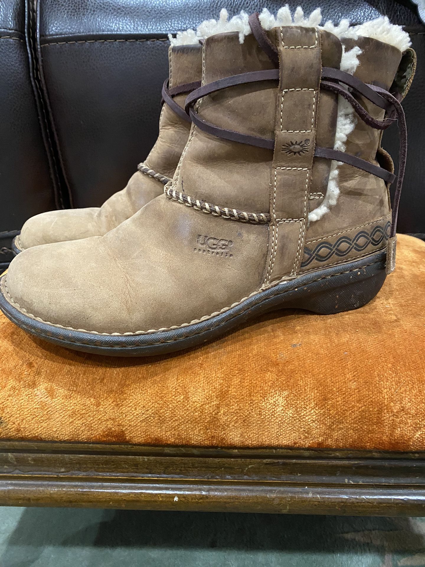 FIRM ON PRICE UGG WOMENS KONA 5155 SIZE 7 BROWN LEATHER SHEEPSKIN LINED BOOTS GENTLY USED EXCELLENT CONDITION
