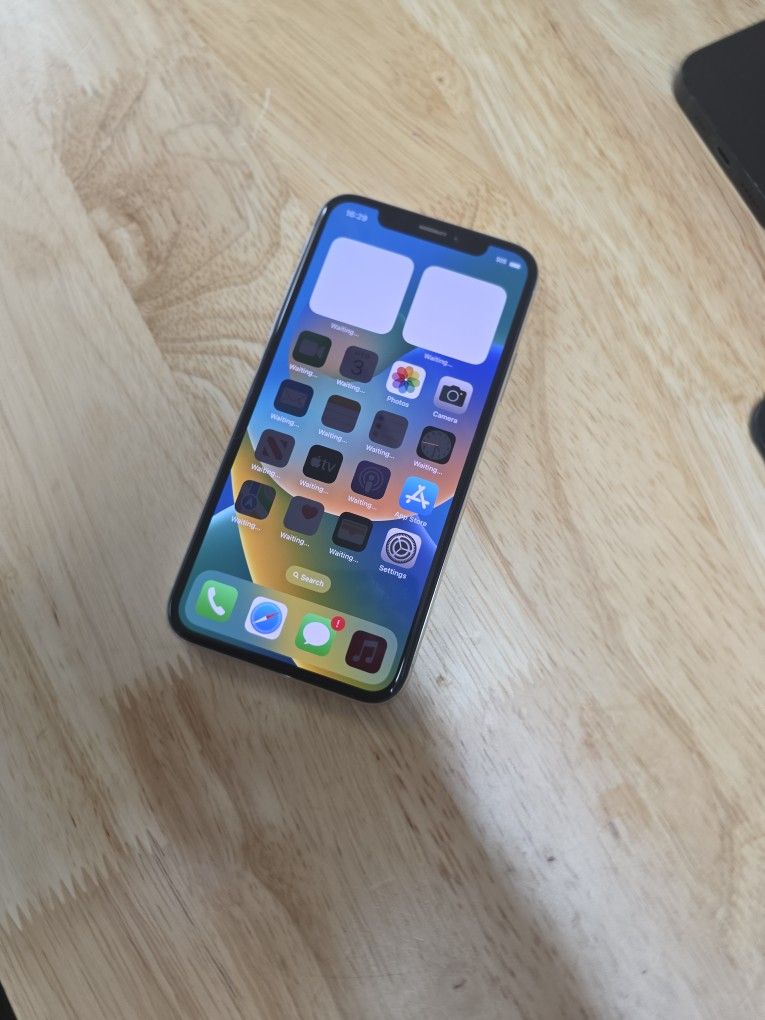 IPHONE X....256GB.  UNLOCK ANY SIM