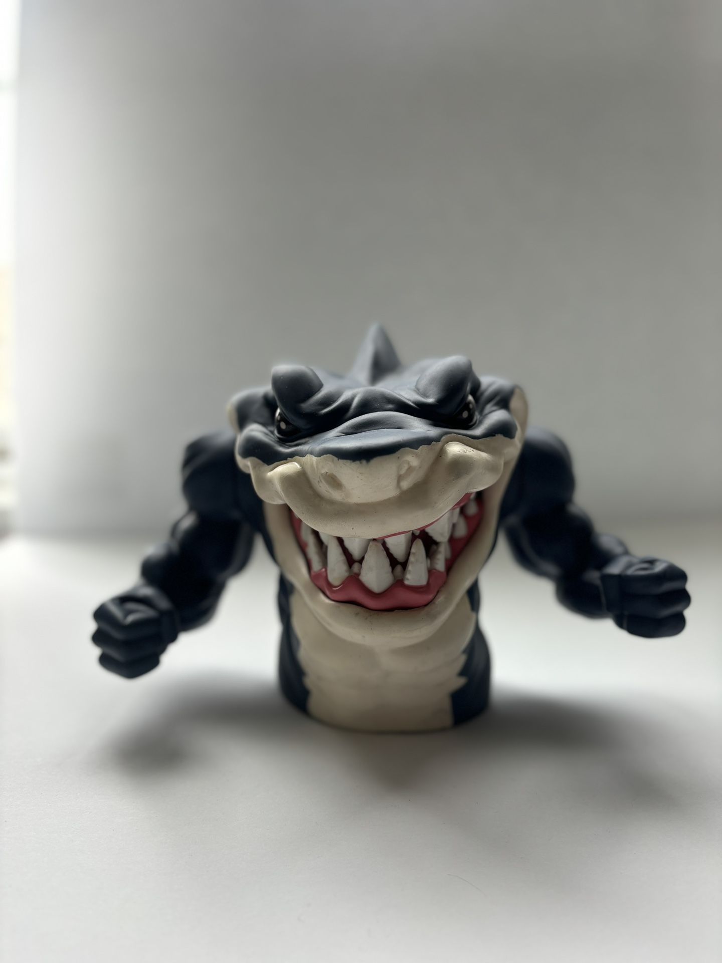 Vintage 1994 Street Sharks Ripster Hand Puppet Street Wise Designs Great White RARE!!