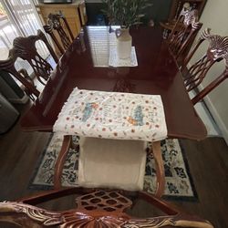 Dining Room Table And Chairs 
